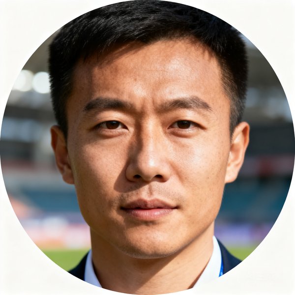 赛事总监赵一航的圆形头像照片，他曾在专业足球俱乐部担任数据分析师，神情专注而专业